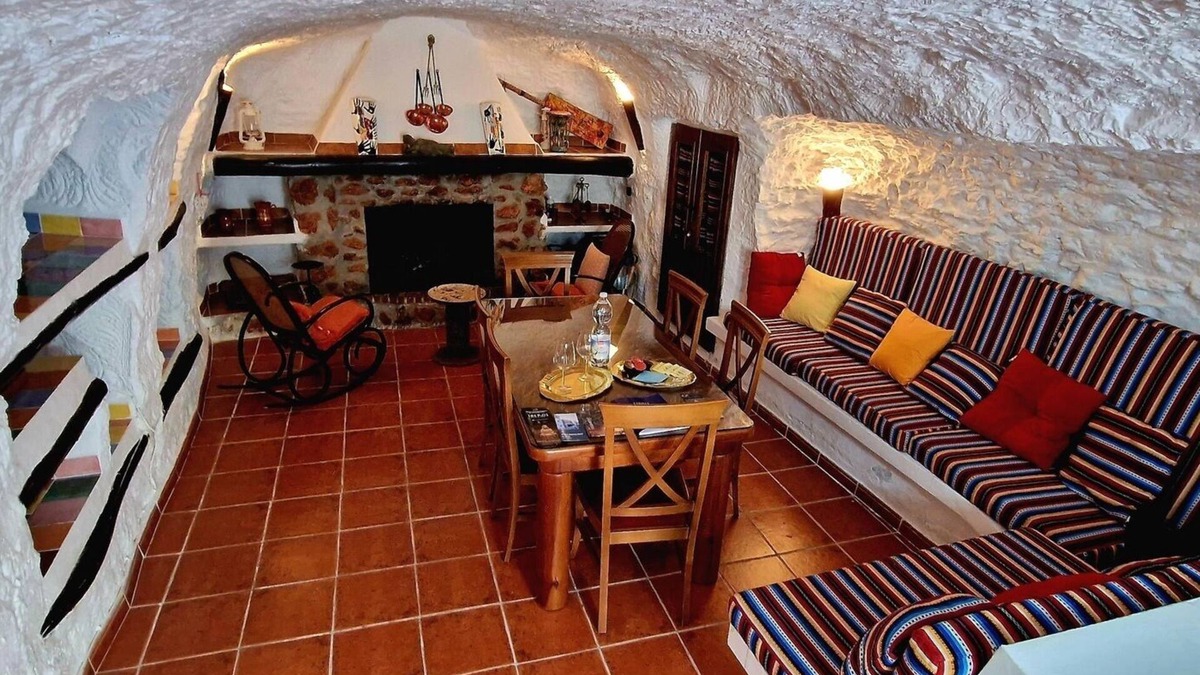 Baza House | Cascamorras Cave House "Capricho andaluz".