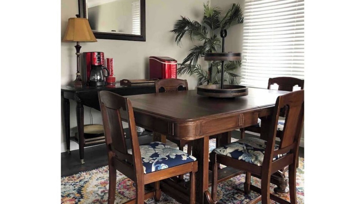 Grosse Pointe Apartment | Case de Mare ~ Luxury King & Queen beds Windmill Pointe