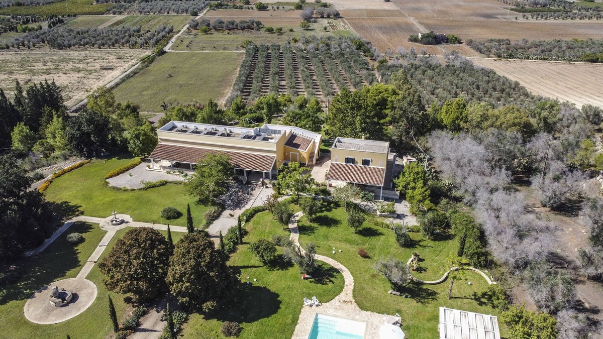 Trepuzzi Villa | Casine Belvedere: Villa with pool for exclusive use 12 km from the sea