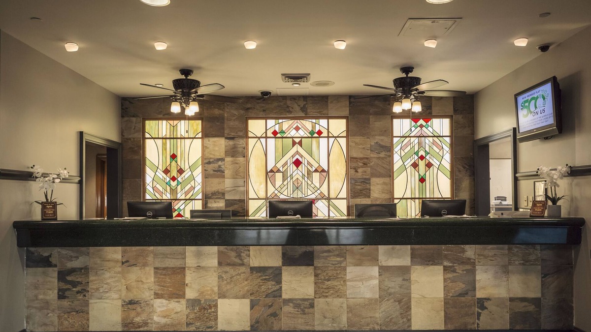 East St. Louis Hotel | Casino Queen Hotel