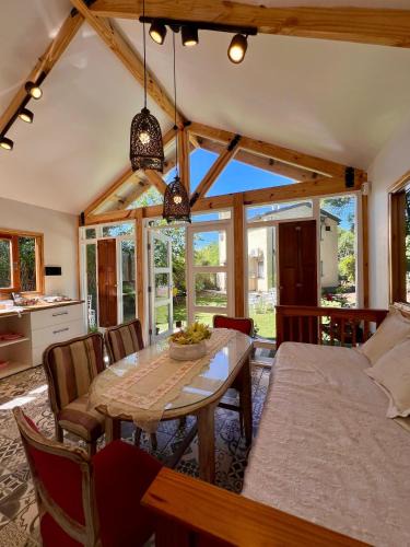 Yerba Buena House | Casita Amarillo Sol con Casa de Te, Pileta y Parrilla