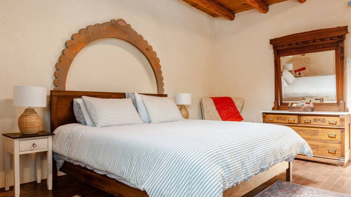 Seton Village House | Casita Azul: historic and cozy Santa Fé adobe