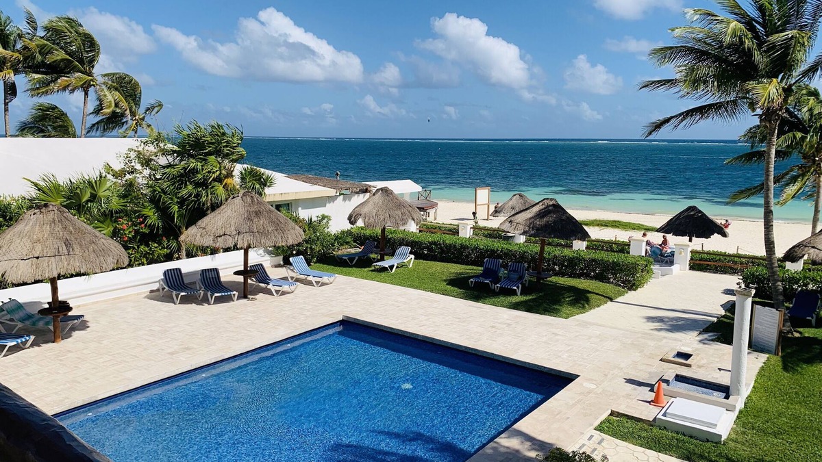 Puerto Morelos Condo | Casita Blanca gem overlooking a gorgeous pool and the Caribbean Sea!
