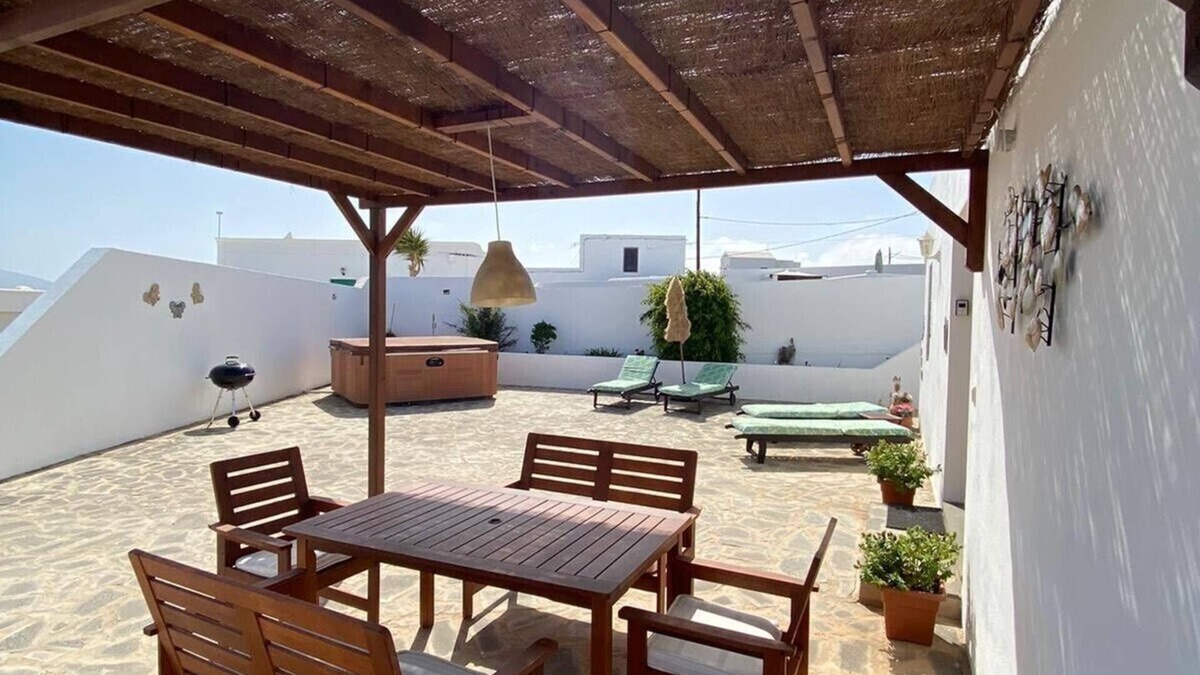 Nazaret Villa | Casita Blanca Is a Beautiful Detached Vacation Rental home with hot tub