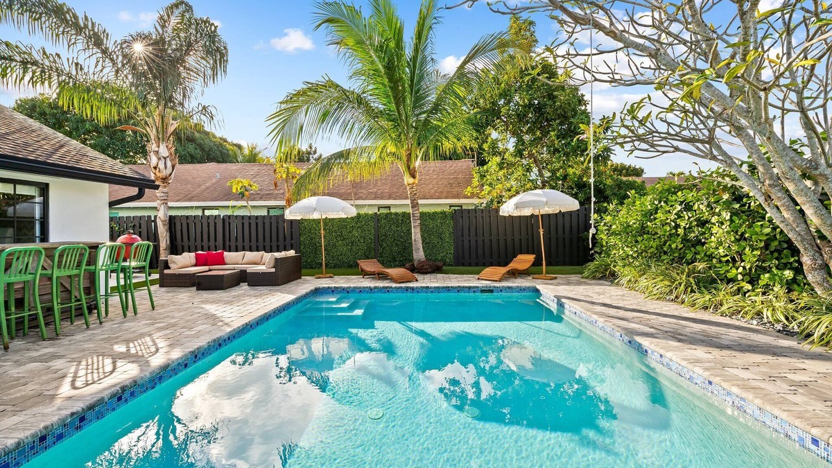 Delray Beach House | Casita Delray Oasis: 4BR with Pool, BBQ, Firepit, Pool Table