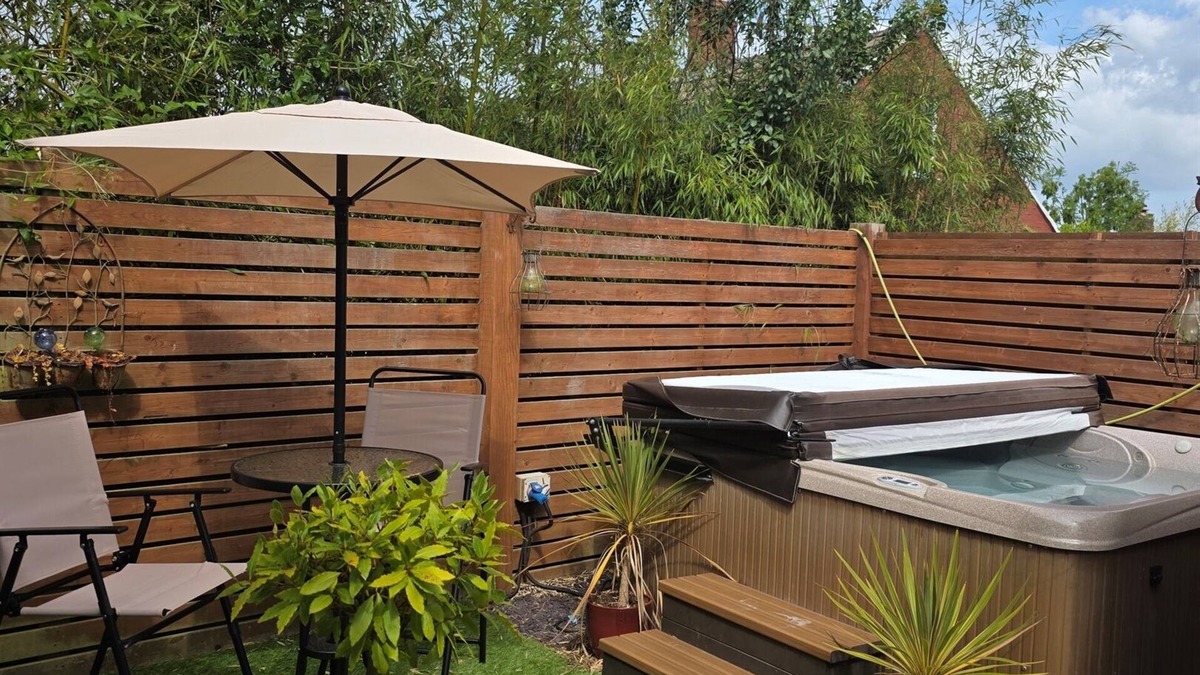 Cinderford Cabin | Casita Lodge | Peaceful Couples Escape w/Hot Tub