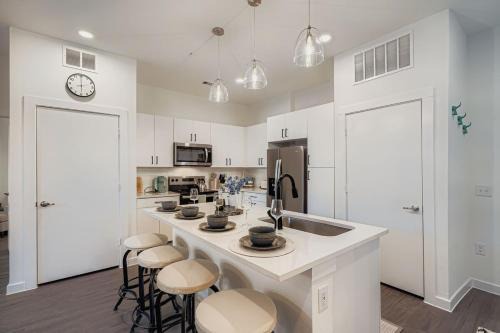 McNeil Apartment | Casita Lonestar - Pool Views & Fast Wi-Fi