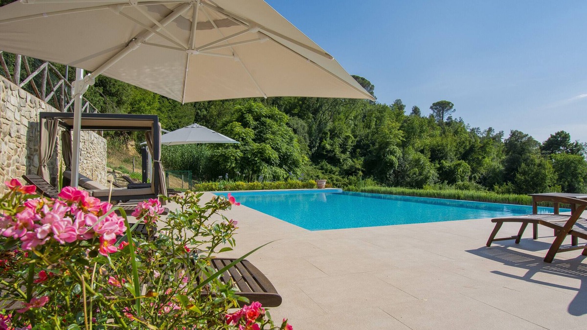 Palaia Villa | Casolare Francia Promoted By WeekHomes.com