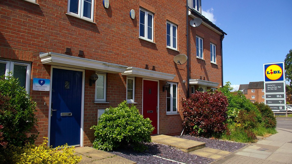 Grimsby House | Caspian House (4 Bedrooms) - Serviced Accommodation