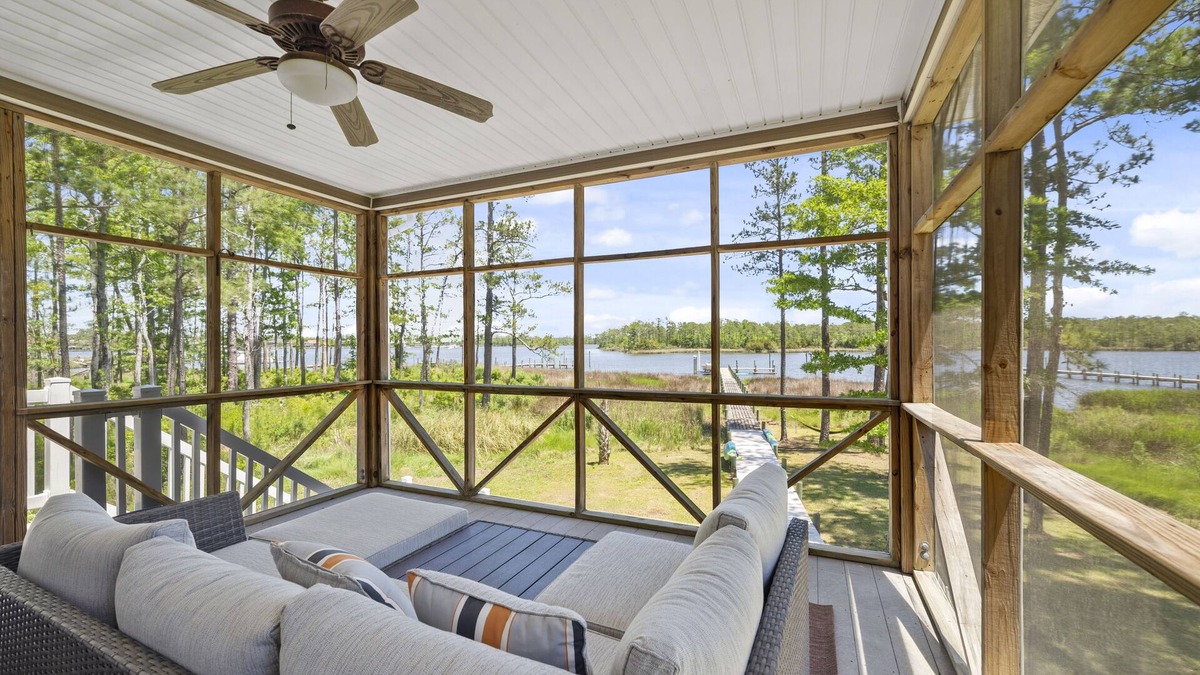 Oriental House | Cast Away Waterfront Getaway with Dock