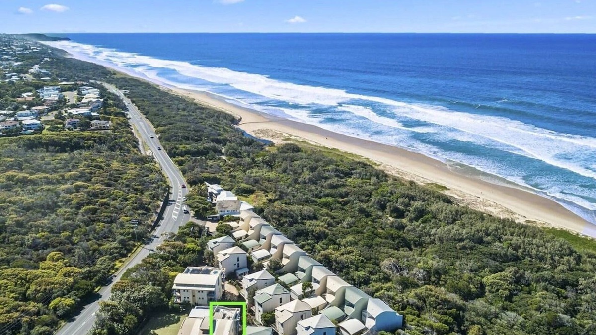 Castaways Beach Condo | Castaways Penthouse Noosa, Beachfront Pool Views Tennis