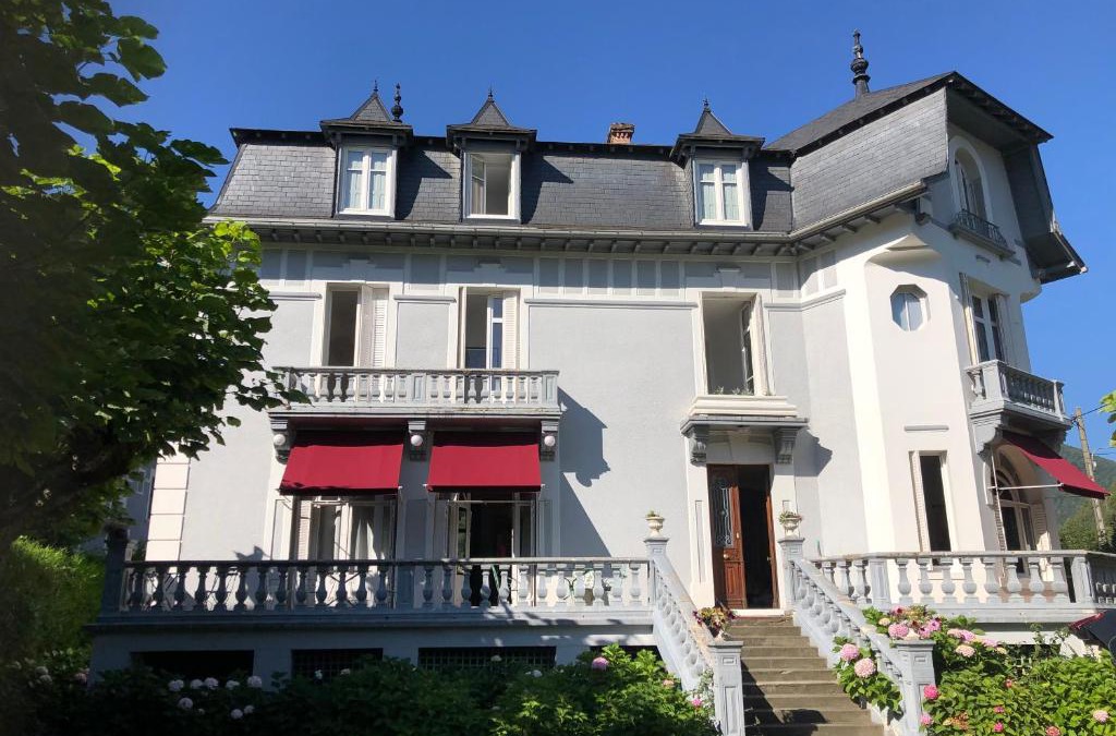 Bagneres-de-Luchon Villa | CASTEL MT Villa spacieuse Luchon vue montagnes Pyrénées