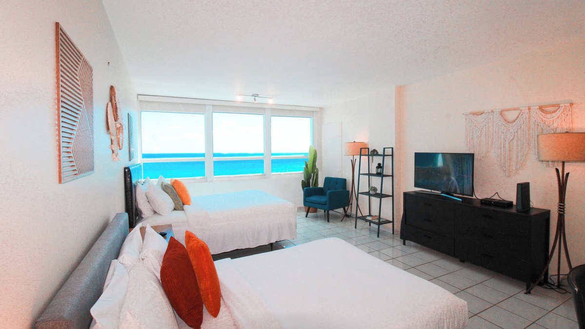 Miami Beach Condo | Castle 1733 Oceanfront Studio with pool, beach access, free parking, gym, tennis and more!