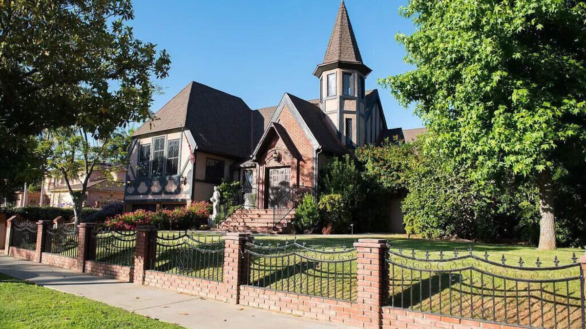 Los Cerritos House | Castle Aldea Great for Family Reunions, Large Groups, Business Meeting Workshops