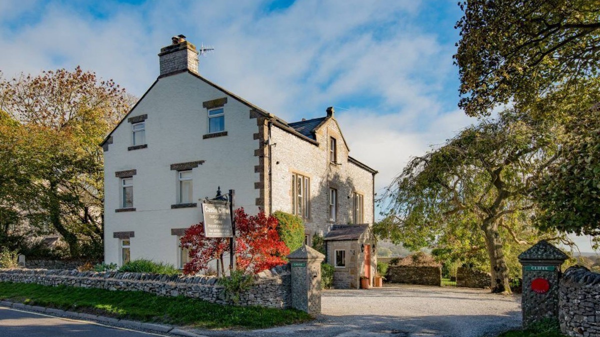 Little Longstone House | Castle Cliffe. Victorian House in spectacular position.