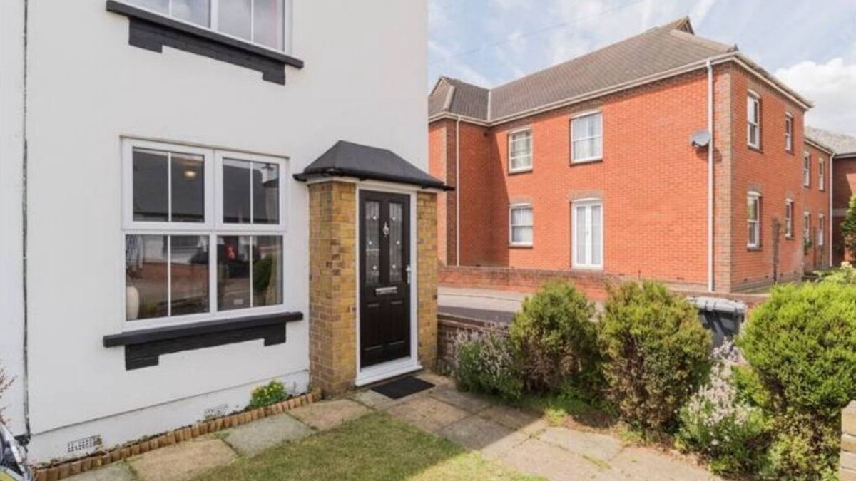 Rayleigh Cottage | ⭐ Castle Cottage Rayleigh: 3 Bedroom House Self Catering ⭐