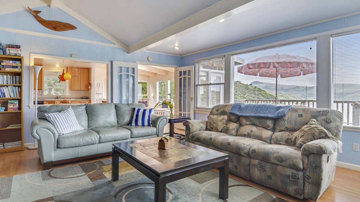 Jenner House | Castle Crag ~ Breathtaking River Ocean Views, Spa, Dog Friendly!