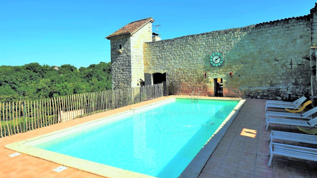 Bon-Encontre Cottage | Castle in Bon-Encontre with Pool & Garden