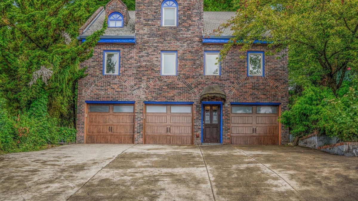 Southwest Hills House | Castle like home in SW PDX, close to downtown!