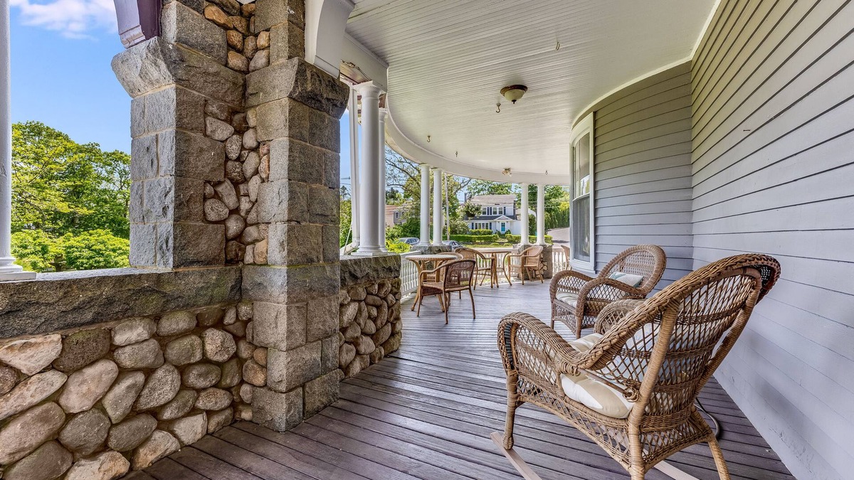 Gloucester Hotel | Castle Manor Inn