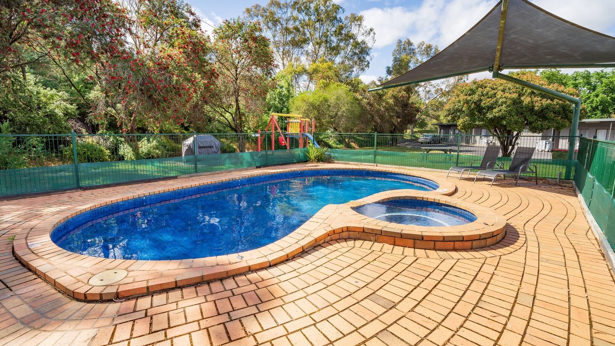 Castlemaine Hotel | Castle Motel