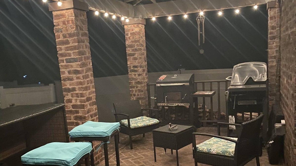 Tallman House | Castle on a rock heated pool in may