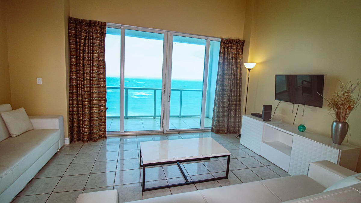 Mid Beach Condo | Castle PH2 Penthouse, Balcony, Stunning Views, Pool access, Gym, Tennis and Free Valet Parking!