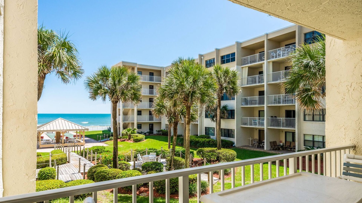 New Smyrna Beach Condo | Castle Reef 222 Martini by the Sea!