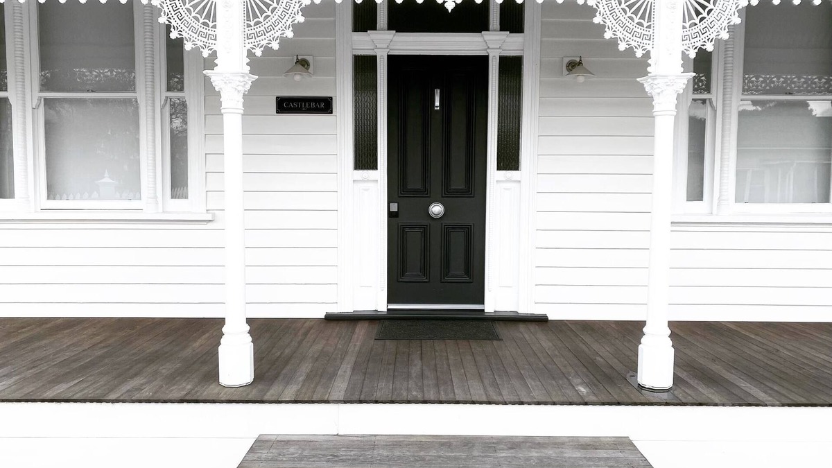 Geelong West House | Castlebar - Superior Boutique Accomodation - Steps to Pakington Street