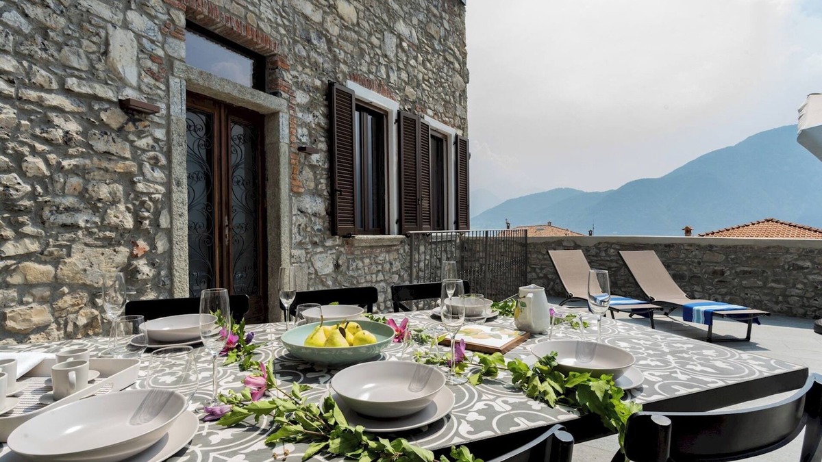 Azzano Villa | Castravalva Villa by Rent all Como