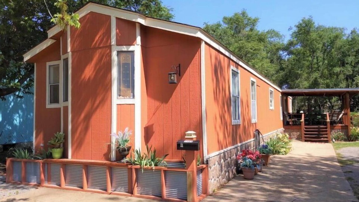 Waynoka House | Casual Comfort for Duners, Hunters, and Normal Folks