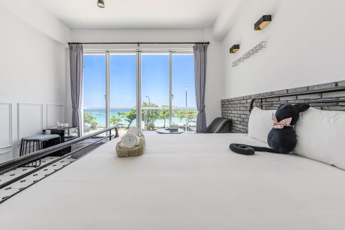 South Beach Bed & Breakfast | Cat at Greece