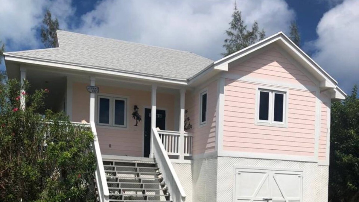 Rainbow Bay House | CAT NAP - An Affordable Home Away from Home