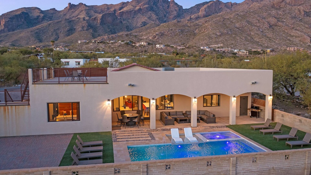 Coronado Foothills Estates House | Catalina Foothills Modern Home with Roof Top Deck, Heated Pool and Spa Sleeps 16