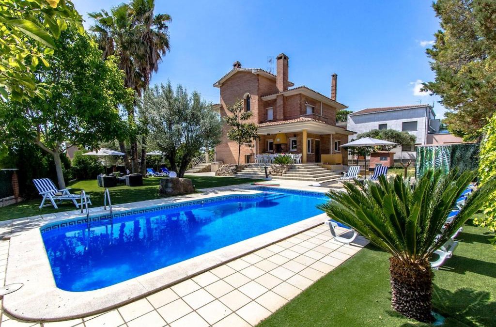 Can Vinyals Villa | Catalunya Casas Stunning Villa with private pool 33 km to Barcelona