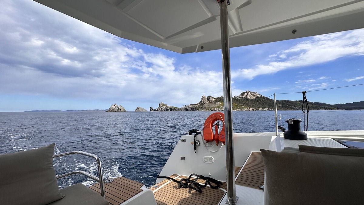 Porquerolles Boat Rental | Catamaran Luxueux et Moderne 14m - Eden