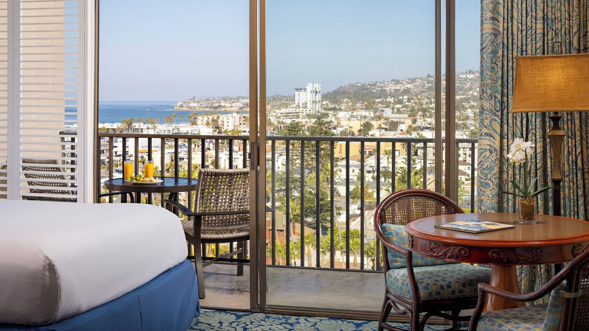 Crown Point Resort | Catamaran Resort and Spa