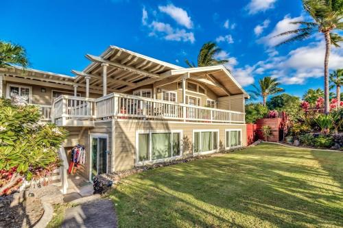 Bluffs House | Catch the Sunset! Island Hale with AC and Hot Tub