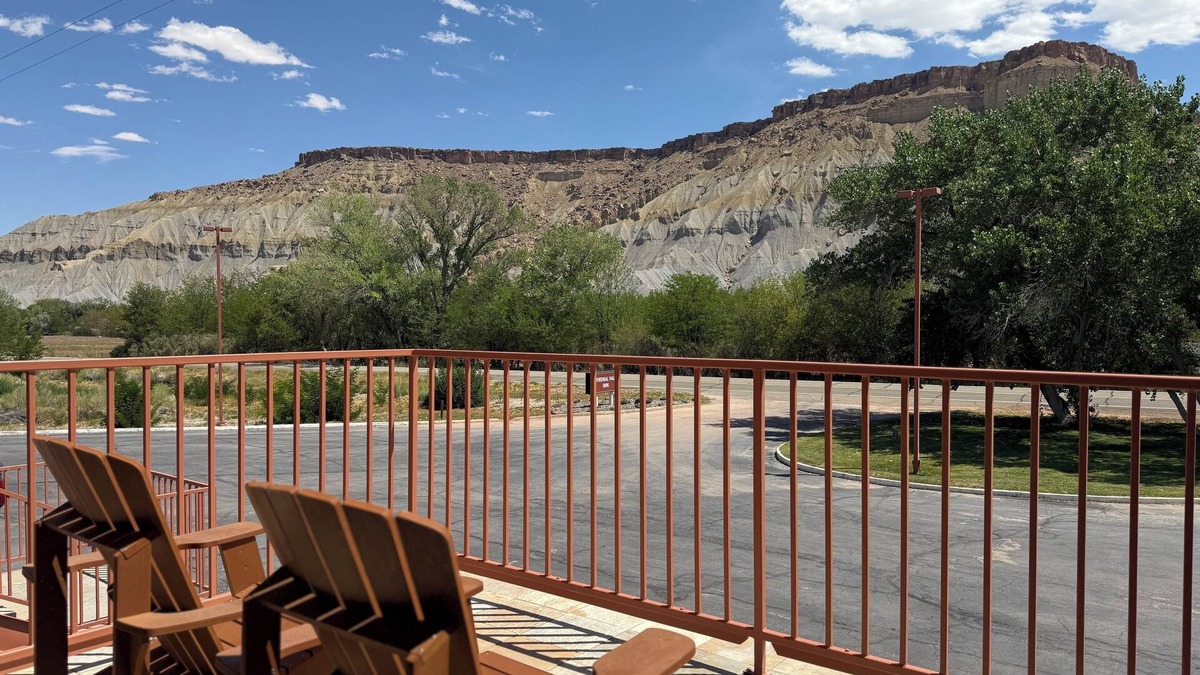 Caineville Hotel | Cathedral Valley Inn