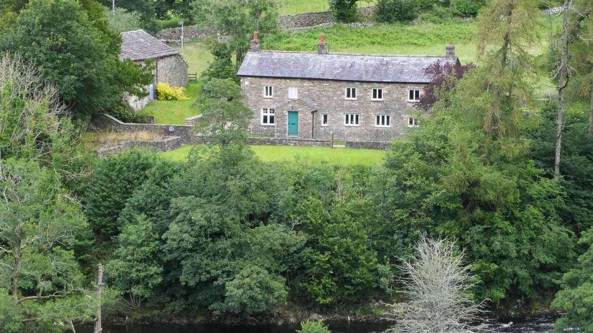 Sedbergh Cottage | Catholes Cottage, sleeps 8, secluded location 1 mile from Sedbergh