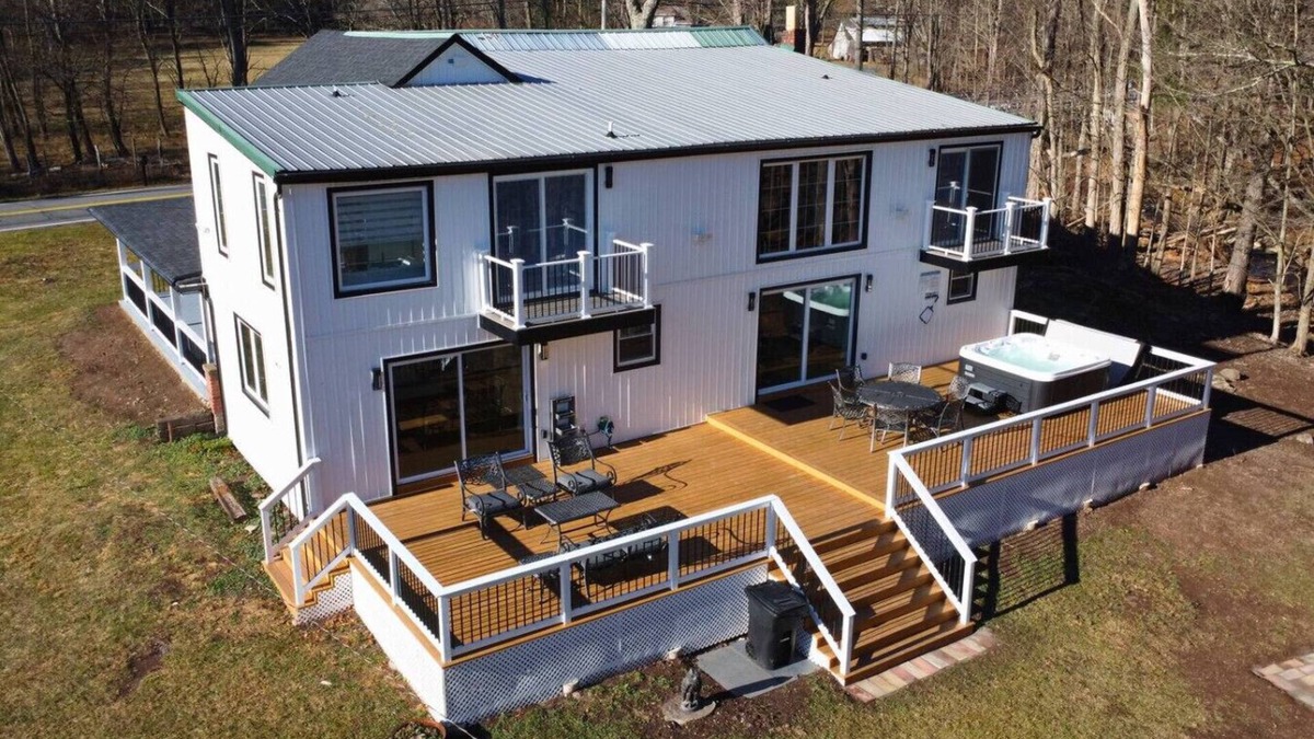 Cairo House | Catskills Escape! Hot Tub, Massage Chairs & Games