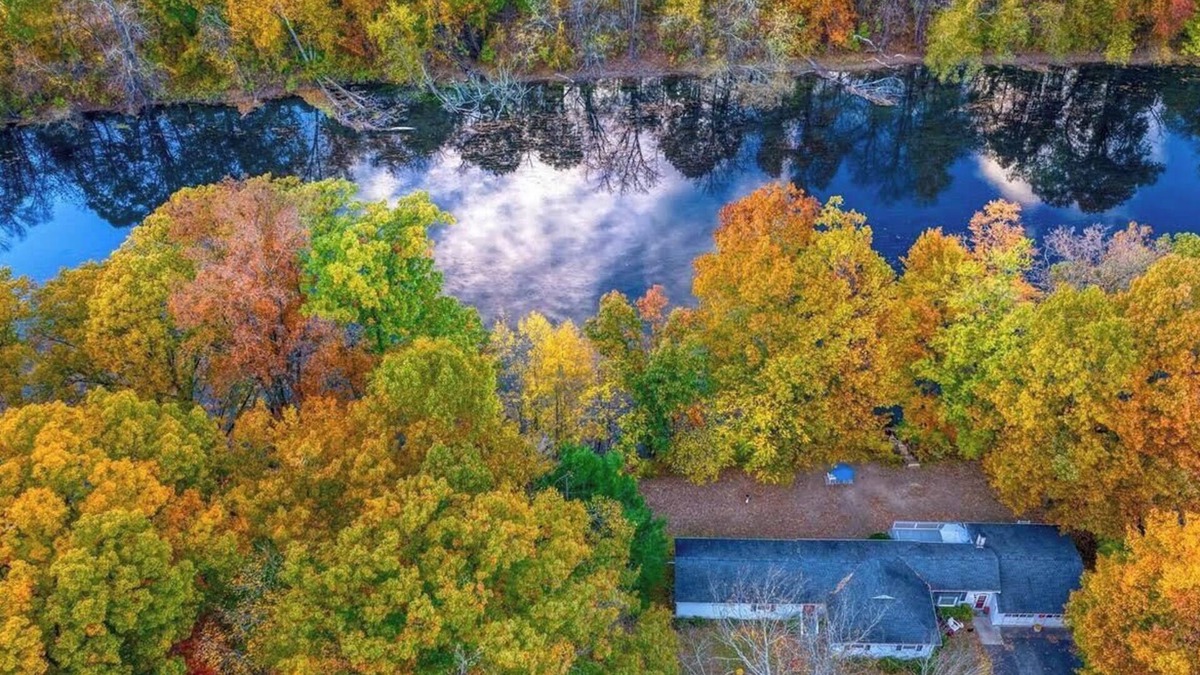 Lake Katrine House | Catskills River Retreat: Large Waterfront 4BR Home Sleeps 11 Guests