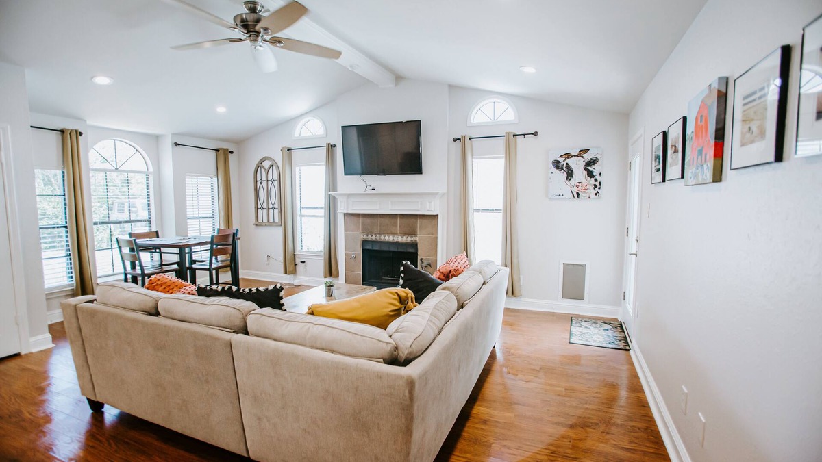 Maple Run House | Cattle House - Soak in the Texas Hill Country vibe