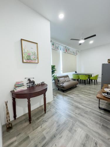 Pusat Komersil Lee Ling Apartment | Catus Theme Walk Up Apartment Matang