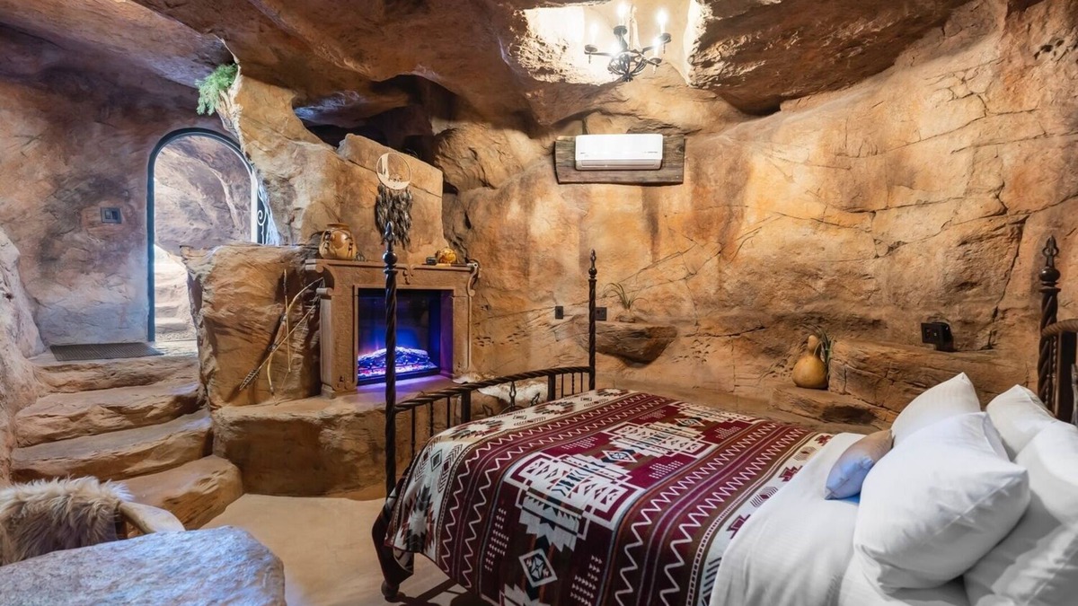 Fredonia Cabin | Cave Dwellers- Zions' Only Hand-Sculpted Cave