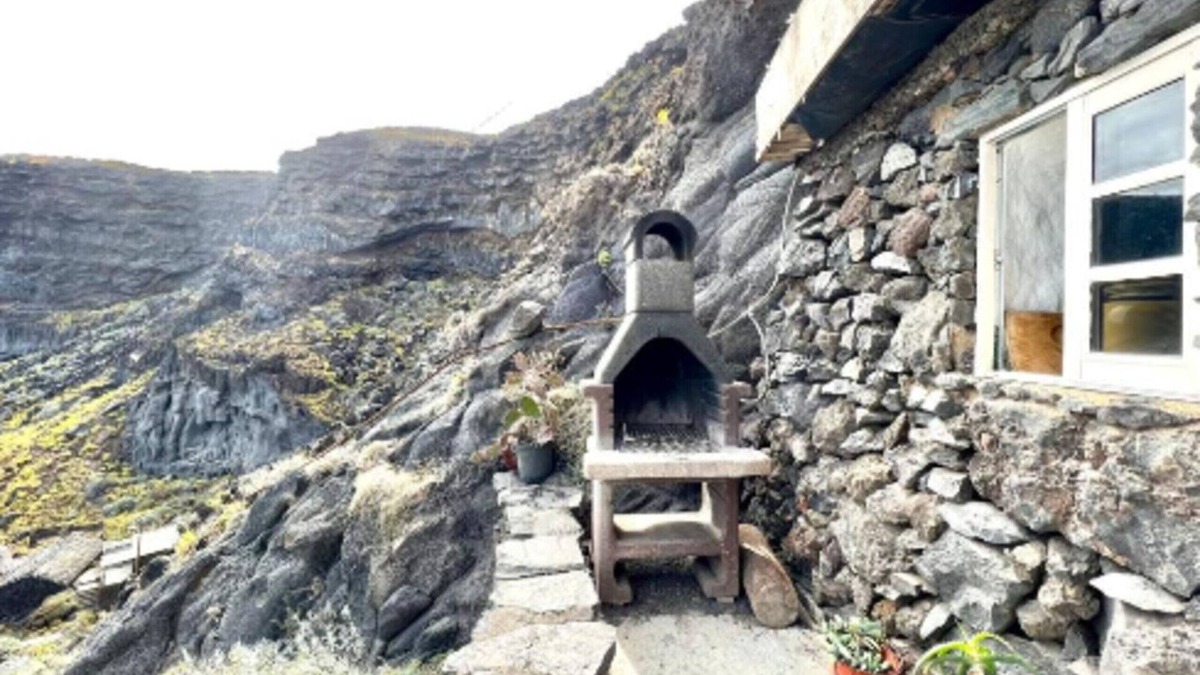 Valverde Ski Chalet | Cave House with Sea Views and BBQ for up to 5 guests Book your Experience