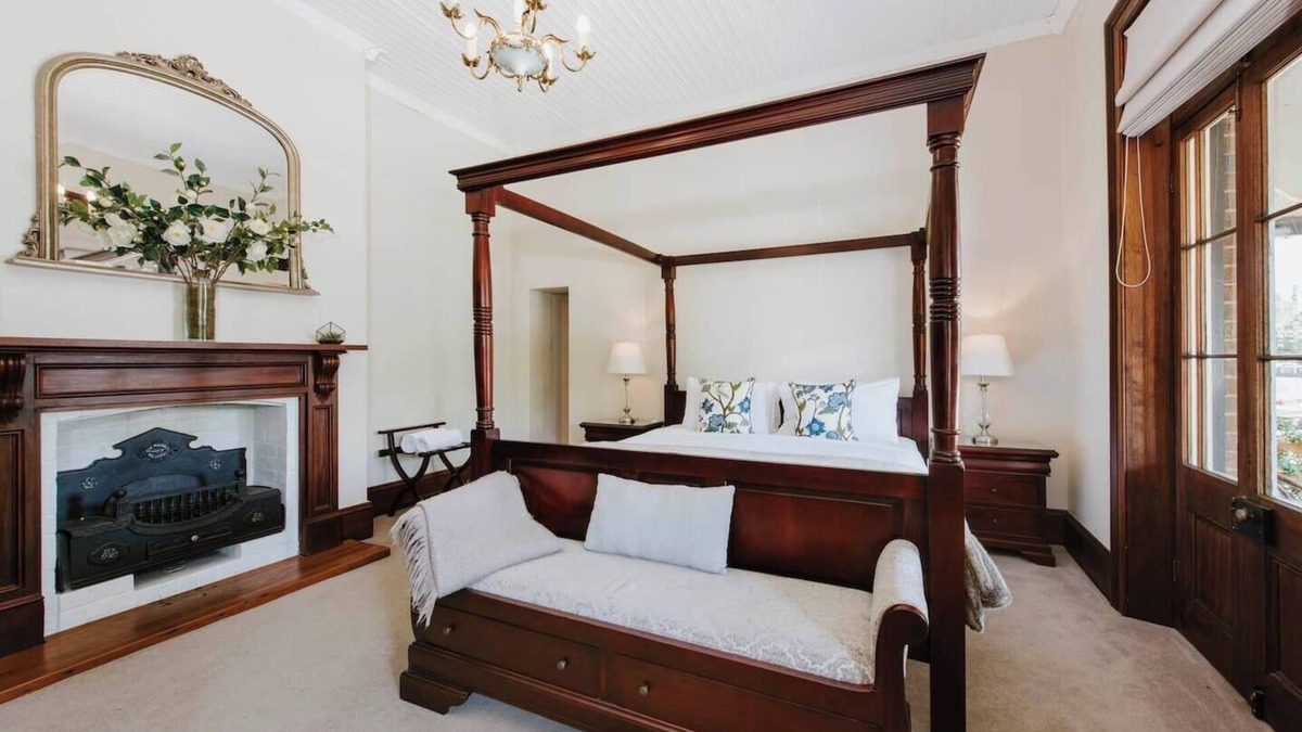 Central Mudgee House | Cawarra on the Park Historic Mudgee Grandeur