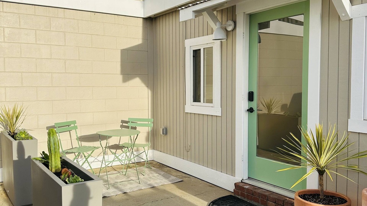 Cayucos Apartment | Cayucos Cottage Studio ll Modern Peak-A-Boo Ocean Views