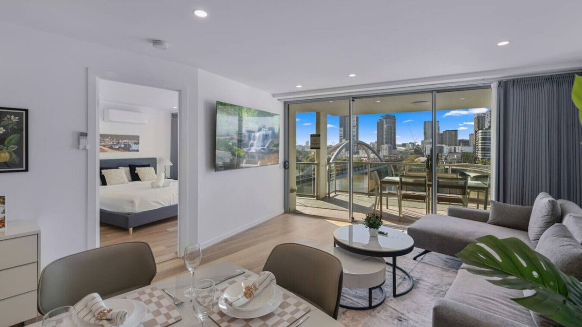 Milton Apartment | CBD Modern 3-Bed Panoramic River View, 2Cars/Pool