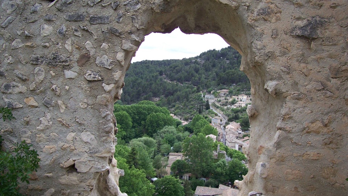 Fontaine-de-Vaucluse House | cccccccccc